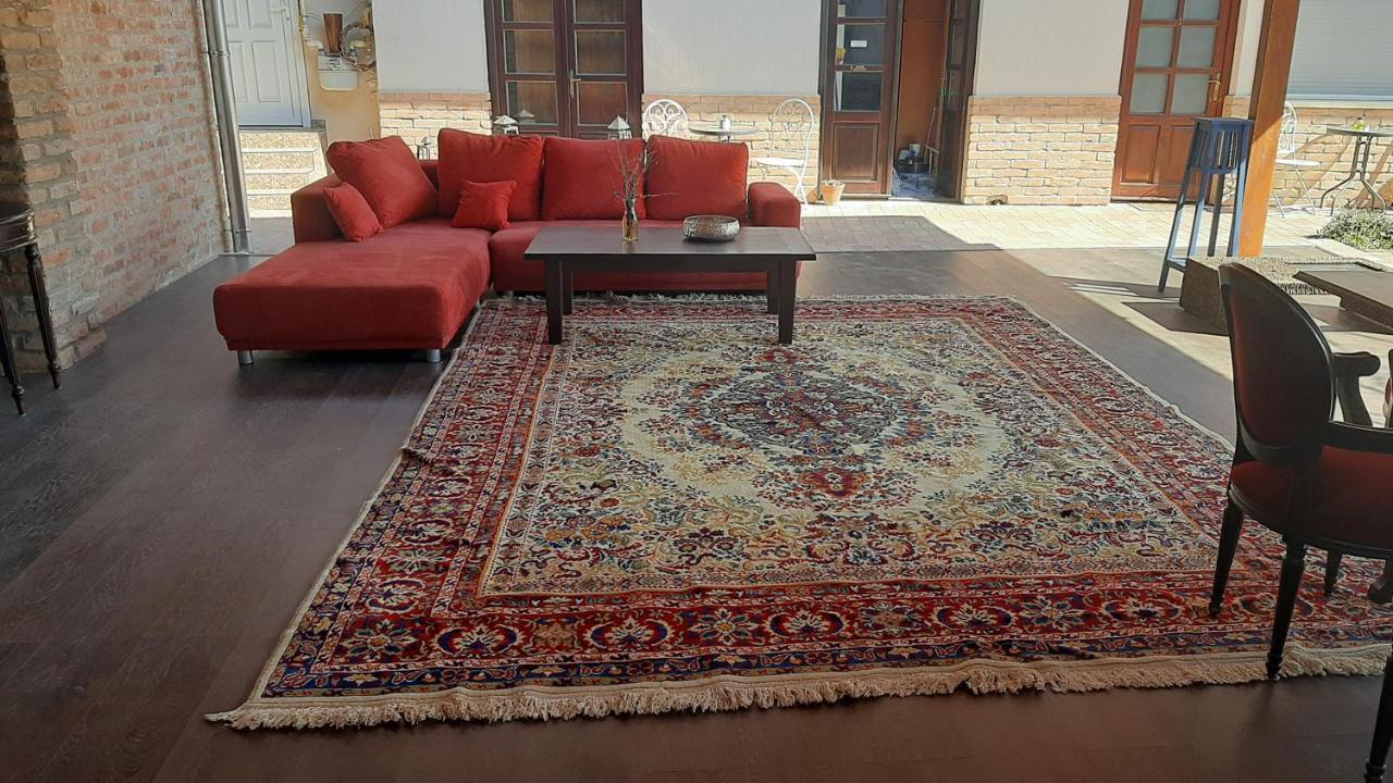 Guest House Romantika Panzio غيولا المظهر الخارجي الصورة