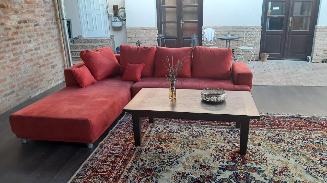 Guest House Romantika Panzio غيولا المظهر الخارجي الصورة