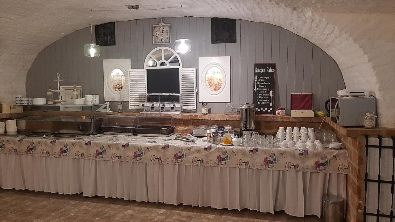 Guest House Romantika Panzio غيولا المظهر الخارجي الصورة