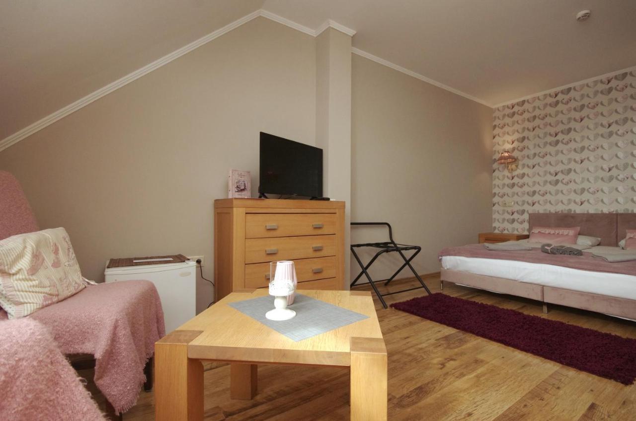 Guest House Romantika Panzio غيولا المظهر الخارجي الصورة