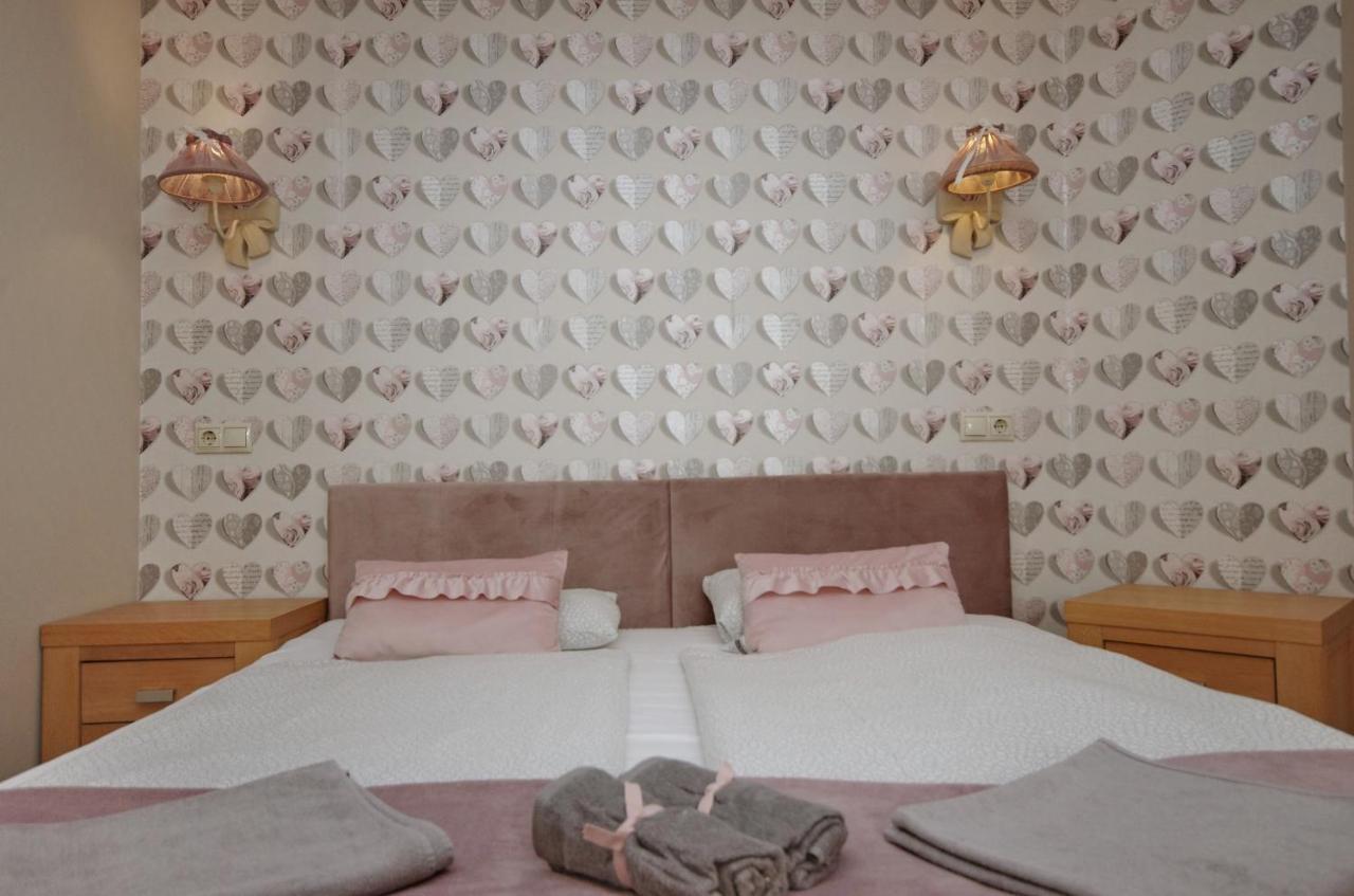 Guest House Romantika Panzio غيولا المظهر الخارجي الصورة