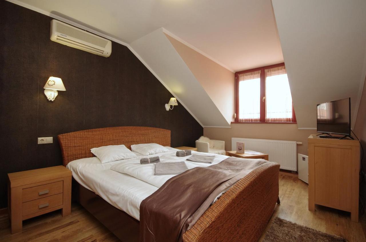Guest House Romantika Panzio غيولا المظهر الخارجي الصورة