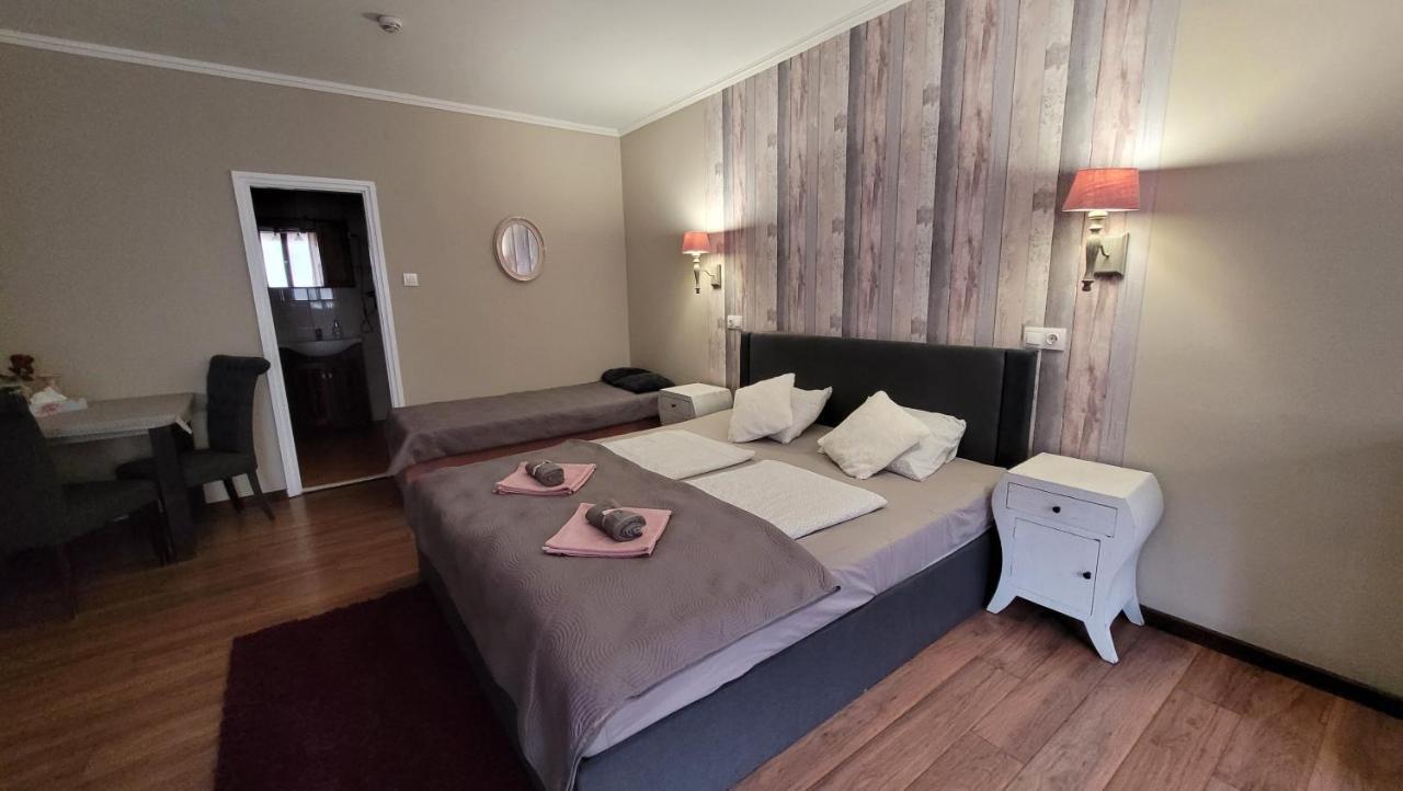 Guest House Romantika Panzio غيولا المظهر الخارجي الصورة