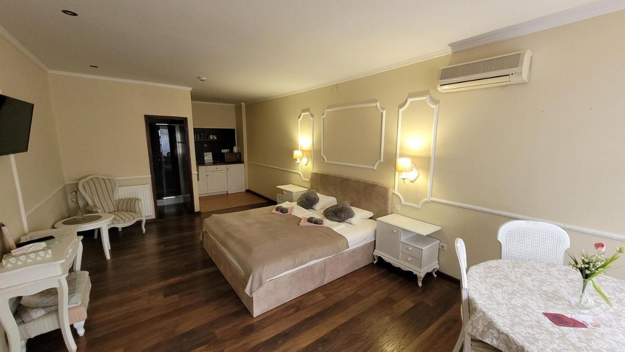 Guest House Romantika Panzio غيولا المظهر الخارجي الصورة