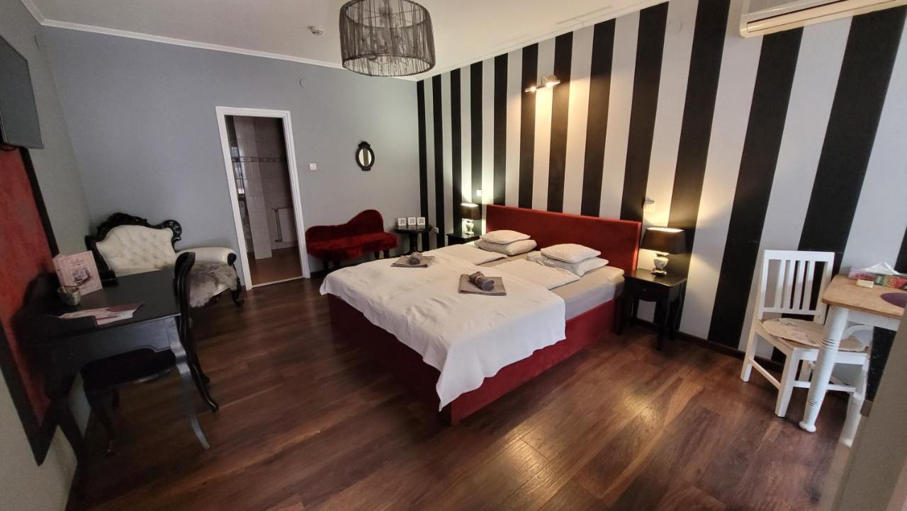Guest House Romantika Panzio غيولا المظهر الخارجي الصورة