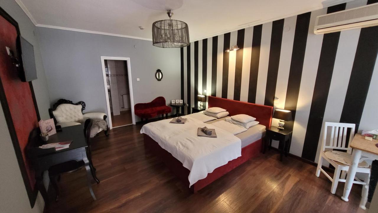 Guest House Romantika Panzio غيولا المظهر الخارجي الصورة