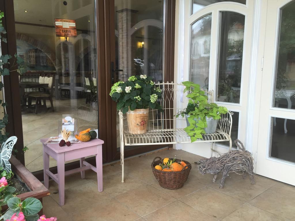 Guest House Romantika Panzio غيولا المظهر الخارجي الصورة
