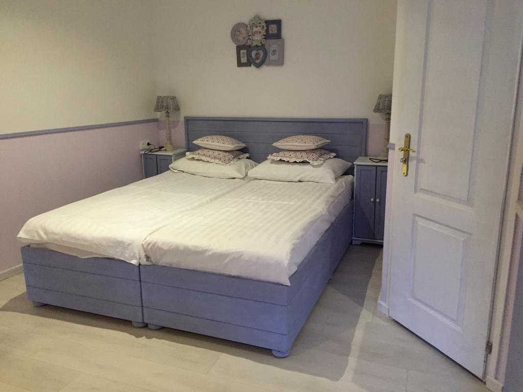 Guest House Romantika Panzio غيولا الغرفة الصورة