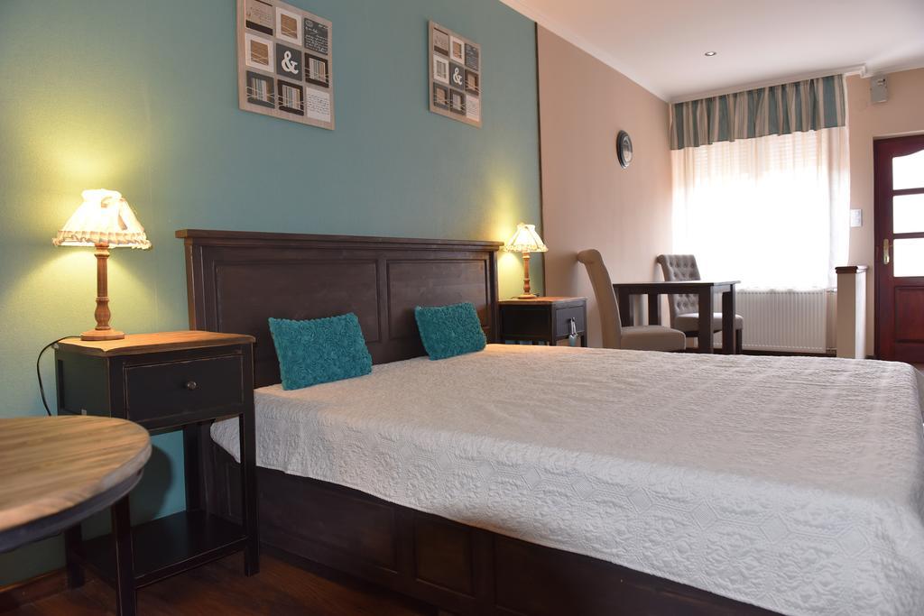 Guest House Romantika Panzio غيولا الغرفة الصورة