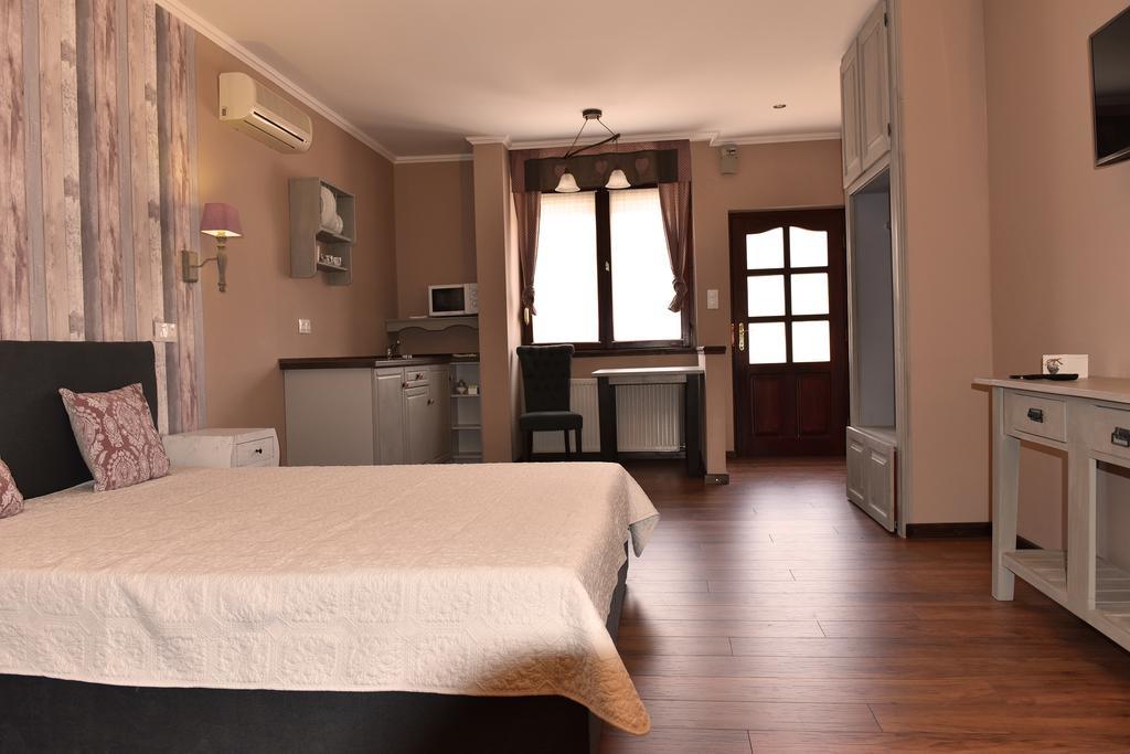Guest House Romantika Panzio غيولا الغرفة الصورة