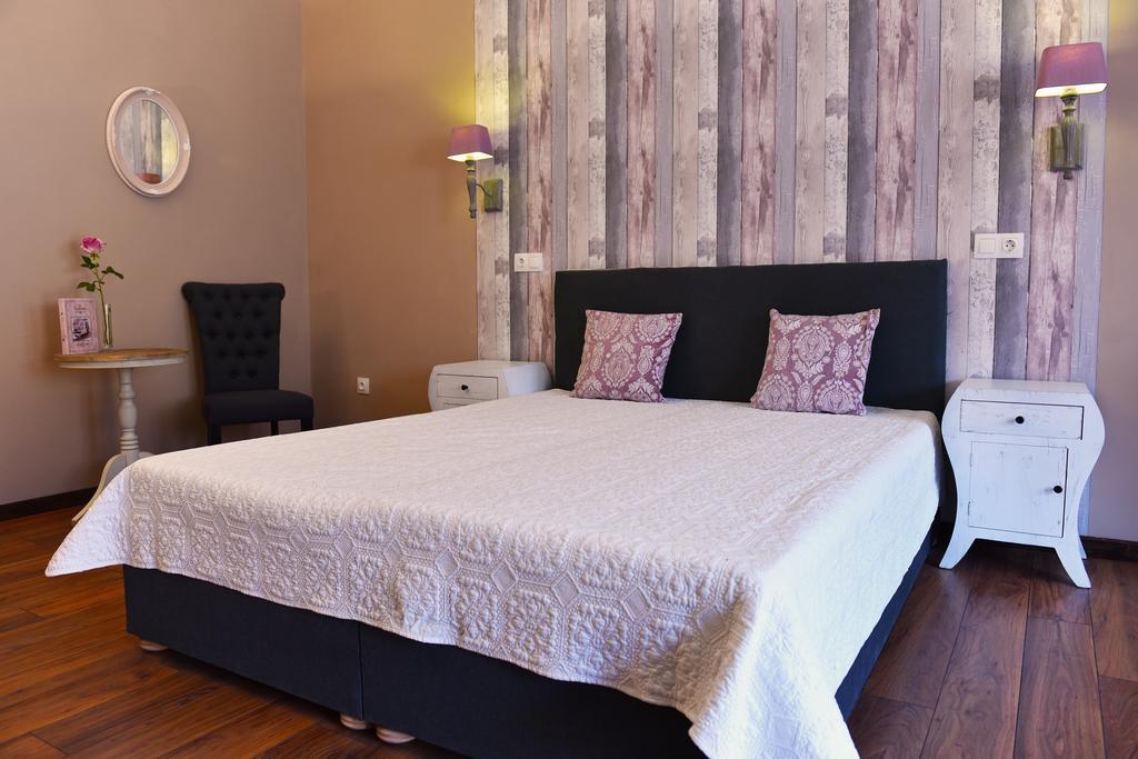 Guest House Romantika Panzio غيولا الغرفة الصورة