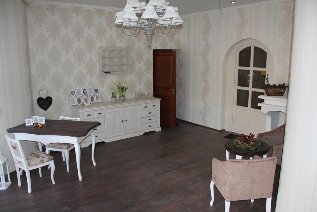 Guest House Romantika Panzio غيولا المظهر الخارجي الصورة