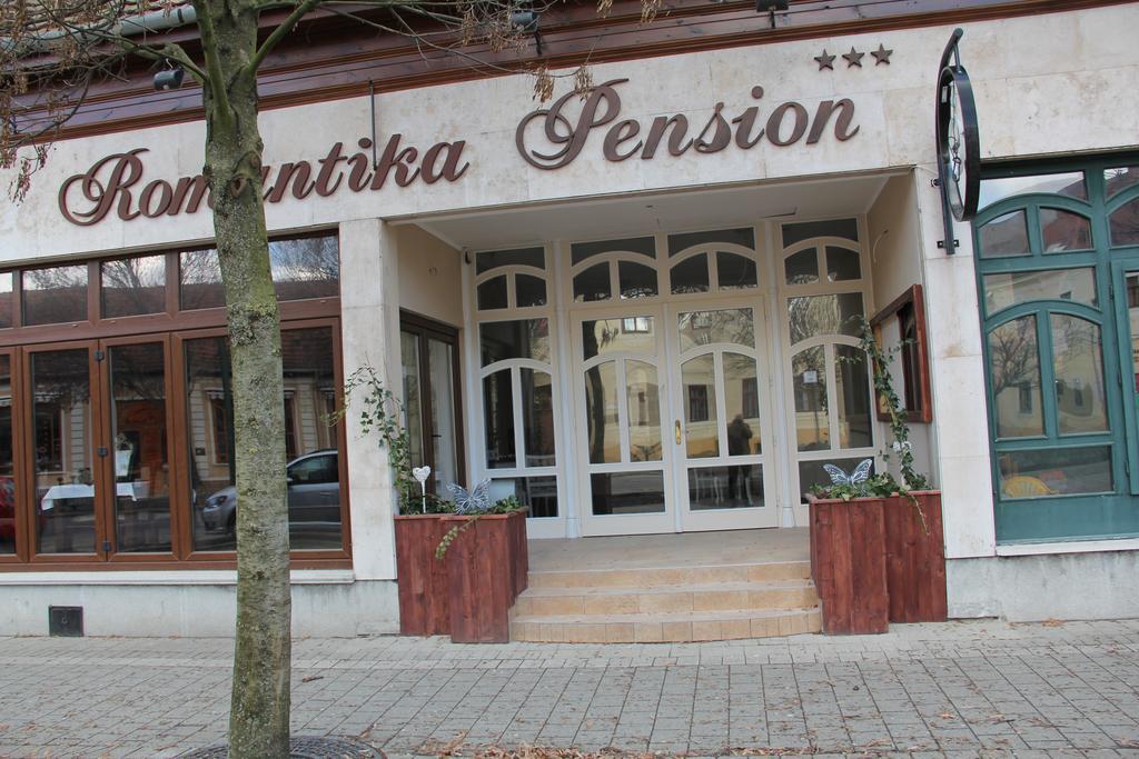 Guest House Romantika Panzio غيولا المظهر الخارجي الصورة
