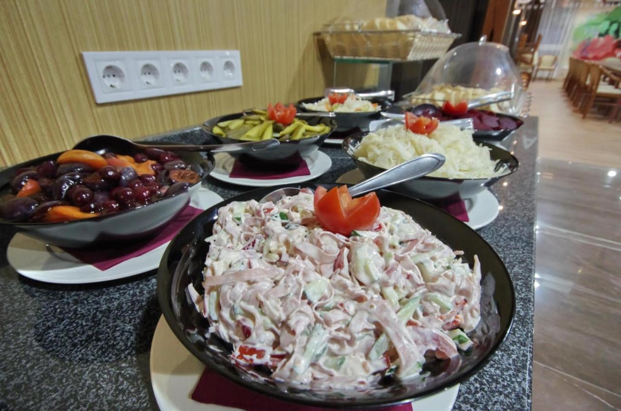 Guest House Romantika Panzio غيولا المظهر الخارجي الصورة