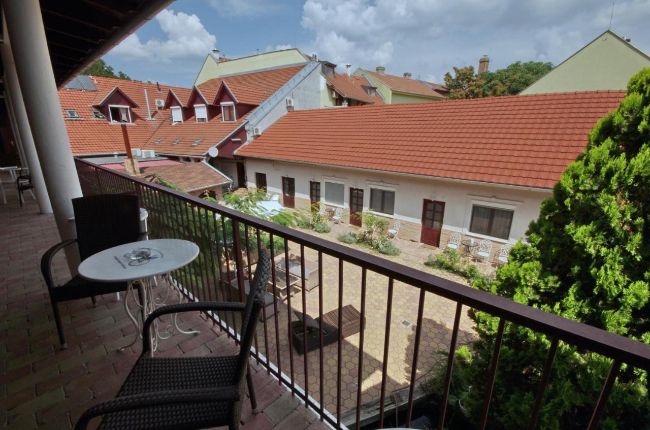 Guest House Romantika Panzio غيولا المظهر الخارجي الصورة