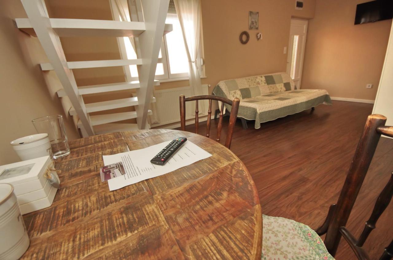 Guest House Romantika Panzio غيولا المظهر الخارجي الصورة